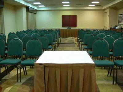 Hampton Inn Tropicana - 21