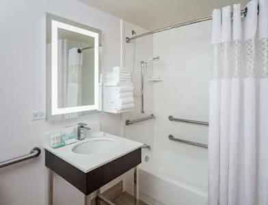 Hampton Inn Tropicana - 56