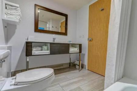 Hampton Inn Tropicana - 61