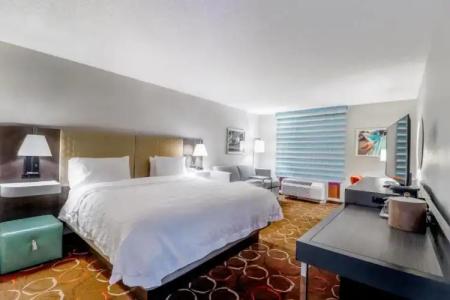 Hampton Inn Tropicana - 64