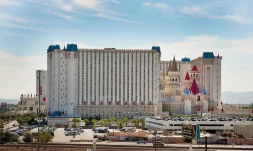 Hampton Inn Tropicana - 31