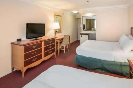 Rodeway Inn & Suites Las Vegas Strip - 19