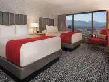 Flamingo Quadruple room with city view