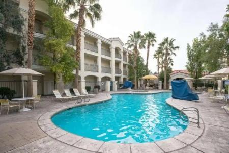 Club de Soleil All-Suite Resort - 12