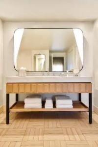 Virgins Las Vegas, Curio Collection by Hilton - 42