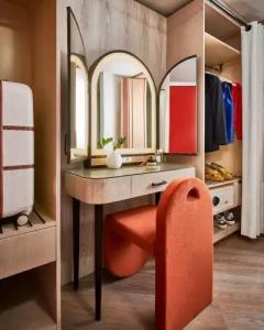 Virgins Las Vegas, Curio Collection by Hilton - 38