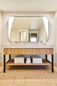 Virgins Las Vegas, Curio Collection by Hilton - 144