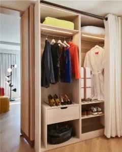 Virgins Las Vegas, Curio Collection by Hilton - 54