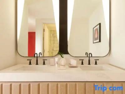 Virgins Las Vegas, Curio Collection by Hilton - 48