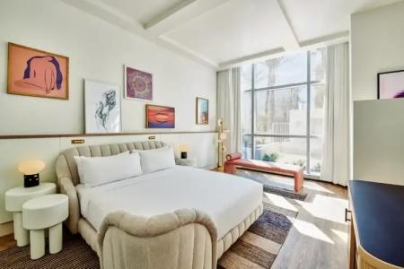 Virgins Las Vegas, Curio Collection by Hilton - 129