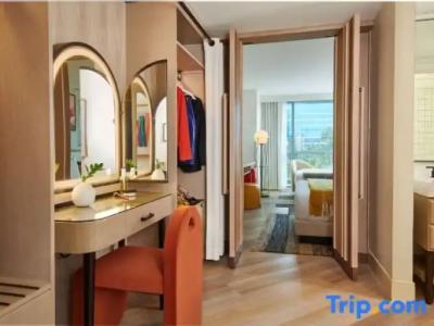 Virgins Las Vegas, Curio Collection by Hilton - 46