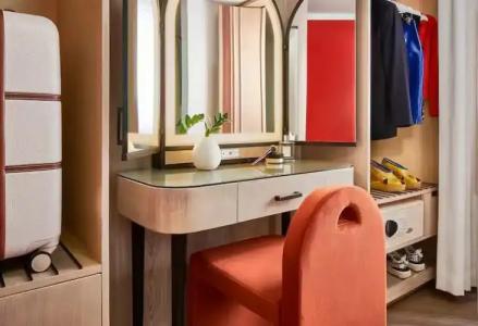 Virgins Las Vegas, Curio Collection by Hilton - 81