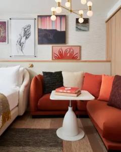 Virgins Las Vegas, Curio Collection by Hilton - 53