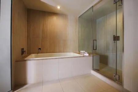 Virgins Las Vegas, Curio Collection by Hilton - 63