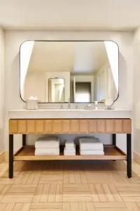 Virgins Las Vegas, Curio Collection by Hilton - 55