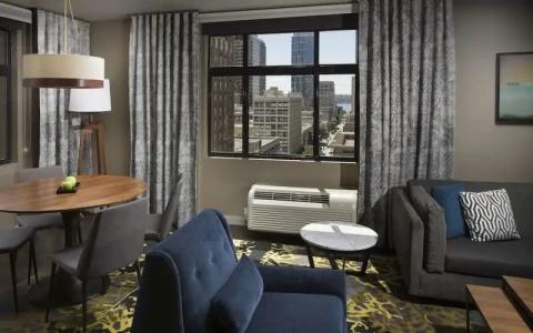 The Paramount - 81