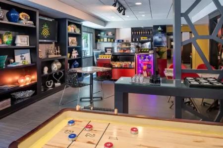 Staypineapple, Five, Downtown - 10