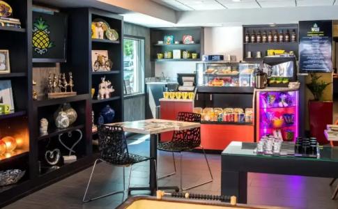 Staypineapple, Five, Downtown - 11