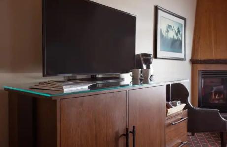 The Edgewater, a Noble House - 38