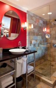 The Edgewater, a Noble House - 42