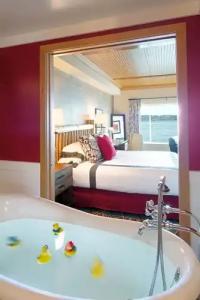 The Edgewater, a Noble House - 111