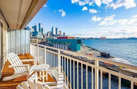 The Edgewater, a Noble House - 101