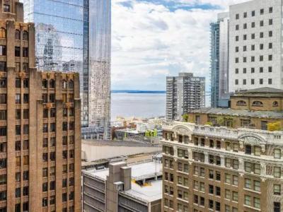 Fairmont Olympic - - 70