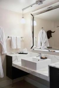 The Highland Dallas, Curio Collection by Hilton - 48