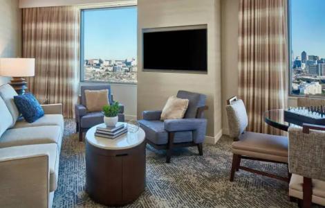 Renaissance Dallas - 4