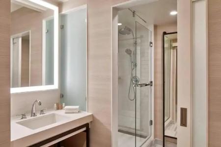 Renaissance Dallas - 28