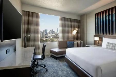 Renaissance Dallas - 26