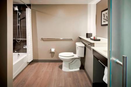 Dallas/Addison Marriott Quorum by the Galleria - 8