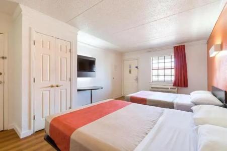 Motel 6 Dallas, TX - Market Center - 58