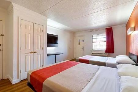 Motel 6 Dallas, TX - Market Center - 35