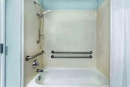 Days Inn & Suites by Wyndham Dallas - 33