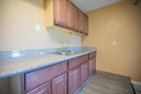 The Crossroads & Suites - 31