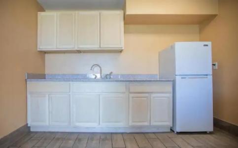 The Crossroads & Suites - 35