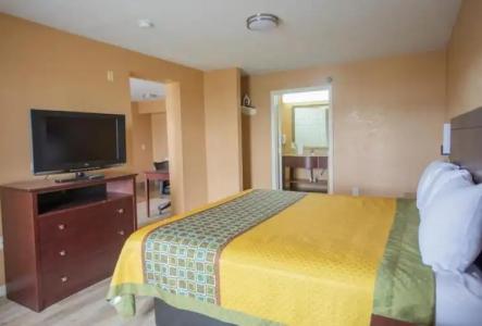 The Crossroads & Suites - 33