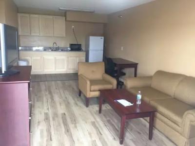 The Crossroads & Suites - 19