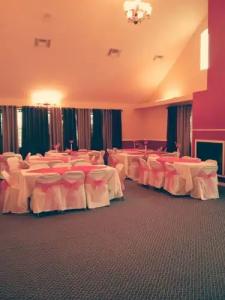 The Crossroads & Suites - 13