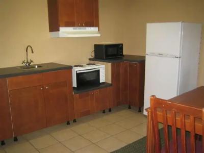 The Crossroads & Suites - 18