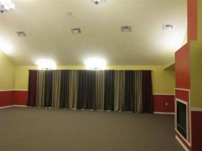 The Crossroads & Suites - 11