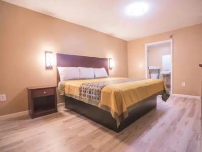 The Crossroads & Suites - 2