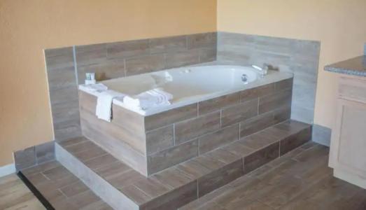 The Crossroads & Suites - 36