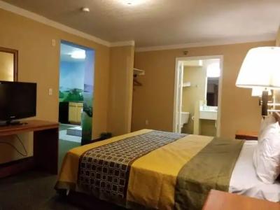 The Crossroads & Suites - 4