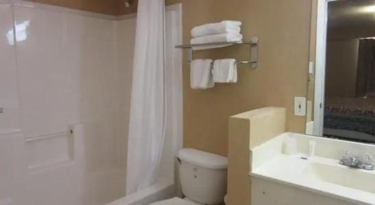 The Crossroads & Suites - 7