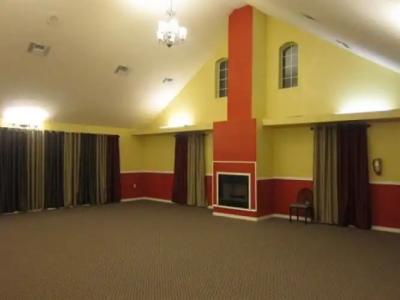 The Crossroads & Suites - 10