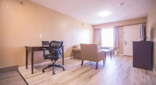 The Crossroads & Suites - 9