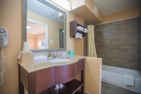 The Crossroads & Suites - 6