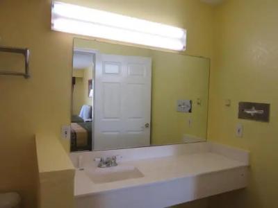 The Crossroads & Suites - 26